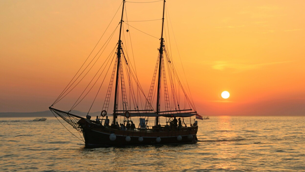 160+ Boat Captions for Smooth Sailing & Ocean Adventures – Image 3